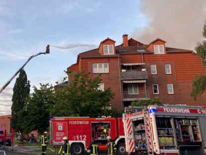 Das verheerendste Feuer einer Brandstifter-Serie: Ein Mehrfamilienhaus am Taxusweg stand in Flammen - Der Gesamtschaden beläuft sich auf etwa 1,5 Millionen Euro. 