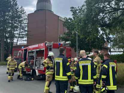 Die Feuerwehr war im Druckluftspeicher- und Gasturbinenkraftwerk in Huntorf im Einsatz. In der Turbinenhalle hatten Brandmeldeanlage einen Alarm ausgelöst.