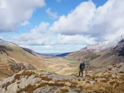 Tim Jones schaut in Richtung Meer - bei gutem Wetter reicht die Aussicht bis zur Isle of Man.