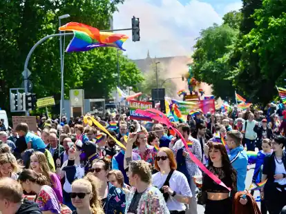 Christopher Street Day: Der CSD-Demonstrationszug in Oldenburg