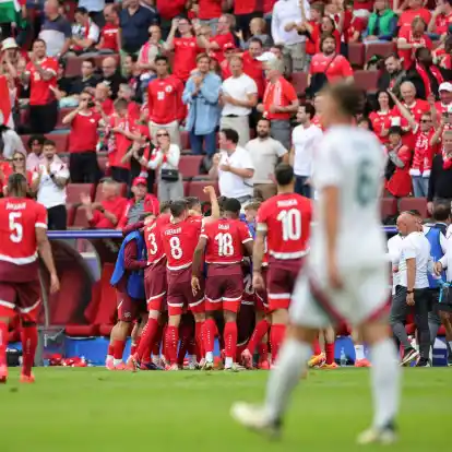 Die Schweiz startet mit einem 3:1-Erfolg in die Fu&szlig;ball-Europameisterschaft.