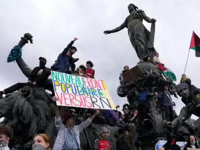 Landesweit demonstrierten Franz&ouml;sinnen und Franzosen gegen den Rassemblement National. Die rechtsnationale Partei holte bei der Europawahl die meisten Stimmen.