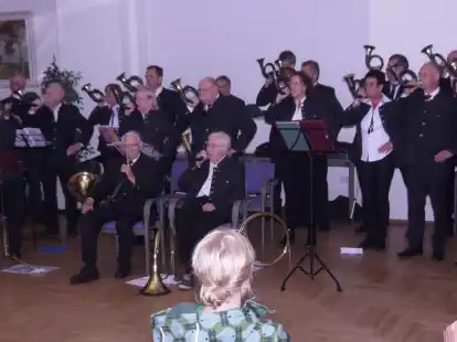 Das Jagdhornbl&auml;sercorps Jeverland trat mit seinen Jagdhornsignalen im Graf-Anton-G&uuml;nther-Saal auf. Dietmar Reck