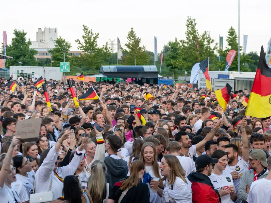 public-viewing-in-oldenburg-achtelfinale-der-em-2024-wird-vor-den-ewe
