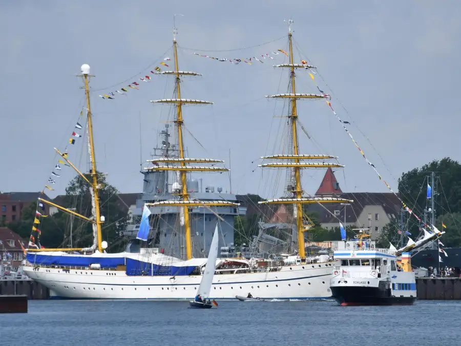Gorch Fock Aquavit Nicht Mehr Bei Aldi Die neue „Gorch Fock“: Aktuelles Buch über das nicht unumstrittene