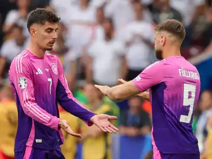 Wer wird gegen D&auml;nemark starten? Der Bundestrainer hat die Wahl zwischen Kai Havertz (l) und Niclas F&uuml;llkrug.
