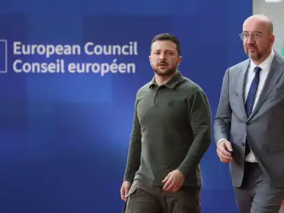 Der ukrainische Pr&auml;sident Wolodymyr&nbsp;Selenskyj (l)&nbsp;und EU-Ratspr&auml;sident Charles Michel in Br&uuml;ssel.