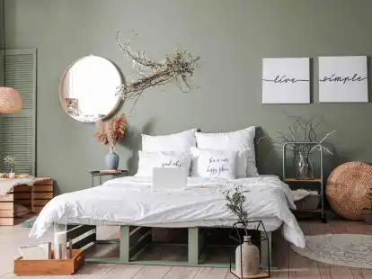 Ein aktueller Einrichtungs-Trend: nat&uuml;rliche T&ouml;ne, auch f&uuml;r die Tapete. Hier von Erfurt.