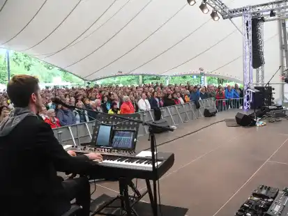 Rudelsingen im Park der Gärten in Bad Zwischenahn Hier gibt es die Bilder