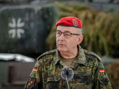 Deutschlands oberster Soldat will im Sinne der Gleichberechtigung auch Frauen in die Pflicht nehmen. (Archivbild)