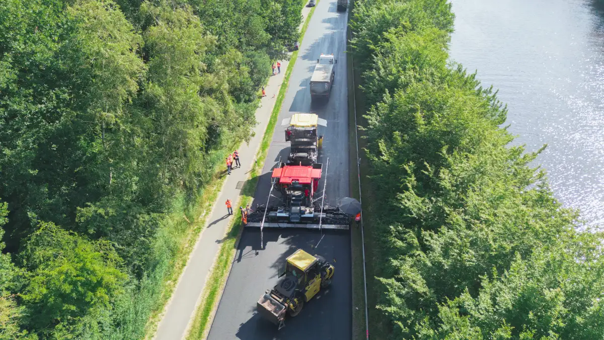 B401 in Oldenburg und Edewecht: Wie auf der B401 der Asphalt erneuert wird