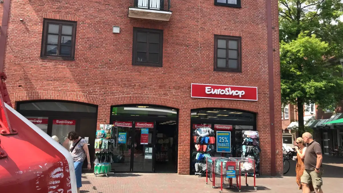 What should now happen to the Old Scales in Emden?