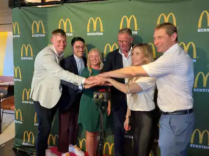 Mit dem Dr&uuml;cken eines roten Buzzers wurden die Bestelltheken im McDonald&rsquo;s-Restaurant Uplengen enth&uuml;llt.