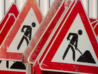 Achtung Baustelle: Auf der Autobahn 29 m&uuml;ssen am Wochenanfang besch&auml;digte Betonplatten ausgetauscht werden.