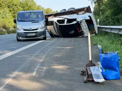 Alleinbeteiligt hat der Fahrer eines Transporters einen Unfall auf der A28 verursacht.