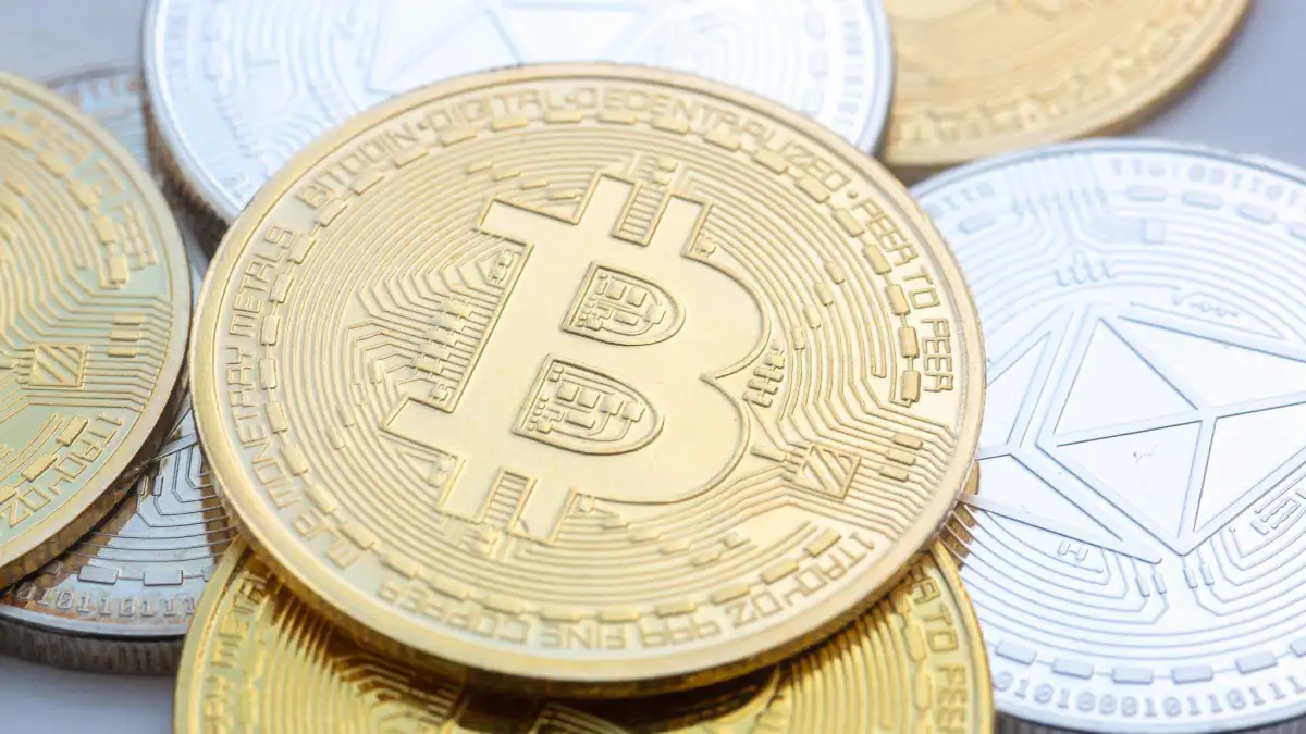 Bitcoin beschleunigt Talfahrt - Kurs unter 52.000 Dollar
