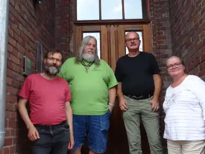 Sprechen über die Stimmung in Sonneberg (von links): Pfarrer Jörg Zech, Jugendreferent Georg Litty, Autohändler Enzo Bacigalupo sowie Suptursekretärin und Prädikantin Denise Müller-Blech