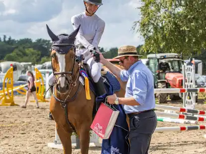 Siegerin im finalen S-Springen: Lisa Maria Funke vom RV Visbek auf First Charming