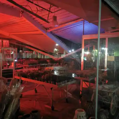 Beim Starkregen am Dienstagabend, 13. August, ist das Flachdach des Postenmarktes Zimmermann an der Ellerbrocker Stra&szlig;e in Friesoythe eingest&uuml;rzt.