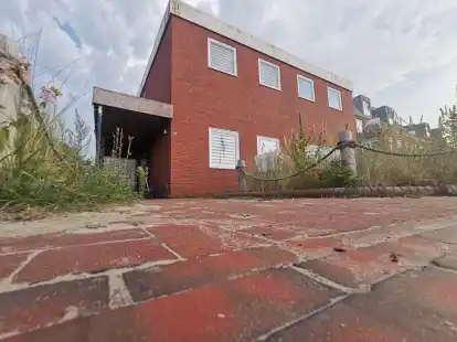 And the Grundstück met dem ehemaligen Bürgermeisterhaus soll veräußert.