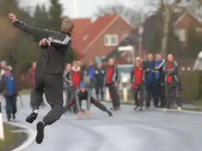 Wer auf der Stra&szlig;e bo&szlig;eln will, braucht eine Genehmigung vom Amt.