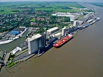 Der Hafen in Brake aus der Vogelperspektive. Die CDU fordert einen Ausbau der Infrastruktur.