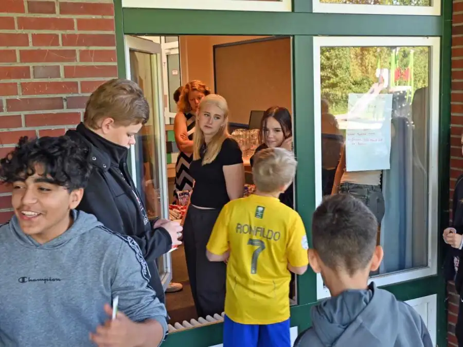 Schülerfirma in Westerholt: Kiosk von Schülern für Schüler sorgt für ...
