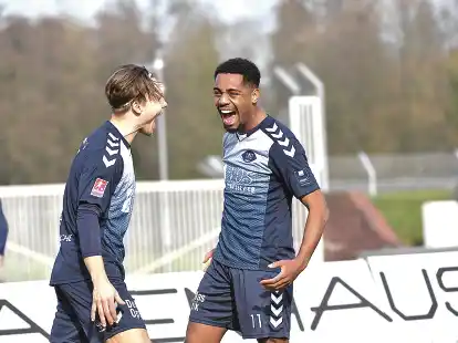 Können künftig wieder gemeinsam jubeln: Aurel Loubongo (rechts) und Rafael Brand