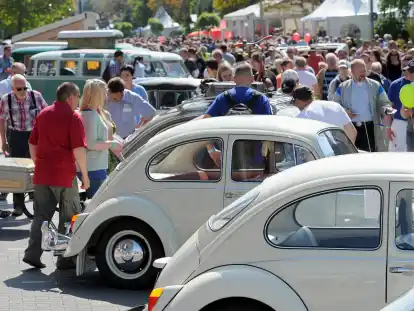 Vor zehn Jahren kamen zum 50-jährigen Jubiläum tausende Besucher auf das VW-Werksgelände in Emden. Nun wird erneut gefeiert.