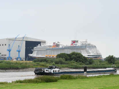 Das Kreuzfahrtschiff &bdquo;Disney Treasure&ldquo; verl&auml;sst das Baudock der Papenburger Meyer Werft. Das Familienunternehmen geht nun mehrheitlich in Staatsbesitz &uuml;ber.