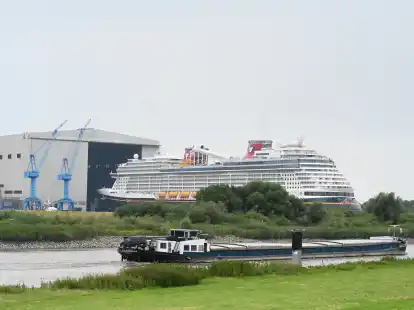 Das Kreuzfahrtschiff &bdquo;Disney Treasure&ldquo; verl&auml;sst das Baudock der Papenburger Meyer Werft. Das Familienunternehmen geht nun mehrheitlich in Staatsbesitz &uuml;ber.