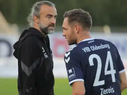 Im Gespräch: VfB-Trainer Dario Fossi redet mit Stürmer Markus Ziereis während des 4:0-Heimsieges gegen den FC St. Pauli II.