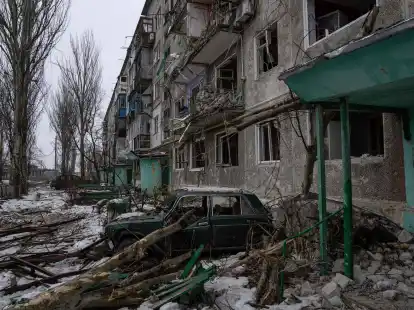 Die seit langem umk&auml;mpfte strategisch wichtige Stadt Wuhledar im Osten der Ukraine ist nach Angaben beider Kriegsparteien unter russischer Kontrolle. (Archivbild) (Evgeniy Maloletka/AP/dpa)