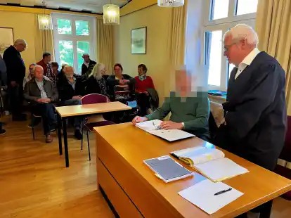 Buchenhof in Dornum Ratsherr Meene Schmidt erneut vor Gericht So
