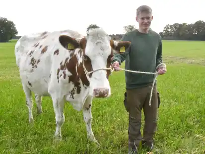 Auf dem Hof von Helmut Kl&auml;ner in Neerstedt: Maik Rogge.