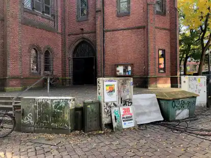 Schandfleck vor einem Wahrzeichen: Auf dieser Seite der Lambertikirche sollten Besucher besser keine Fotos schie&szlig;en.