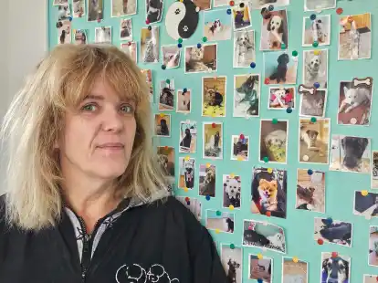 Eine Wand voller vierbeiniger Kunden: Um ihre Hunde und die Hundebesitzer tut es Inhaberin Gunda Gontjes besonders leid. Zum 22. Dezember schlie&szlig;t sie ihren Salon, will beruflich umsatteln. Ein erneuter Umzug sei wirtschaftlich nicht darstellbar, so die Emderin.