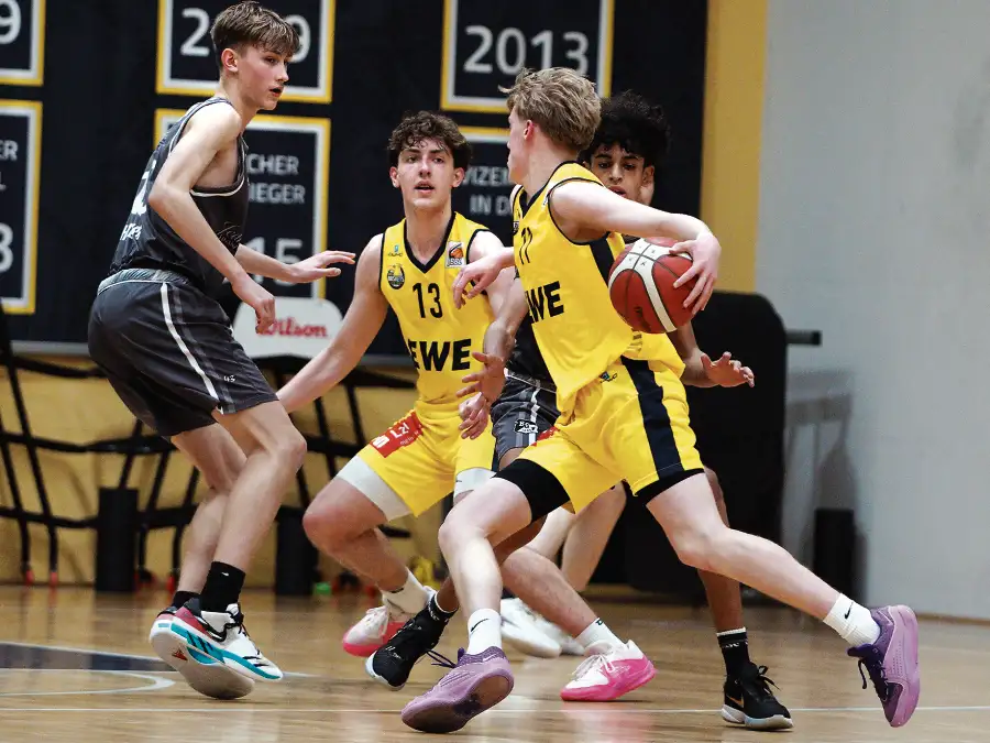 Basketball in JBBL und NBBL Baskets Juniors Oldenburg besiegen Bramfelder SV und UBC Munster