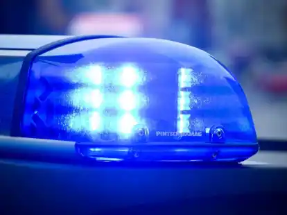 Bei einem Unfall auf der Deichstra&szlig;e in Leer ist ein Mann leicht verletzt worden.