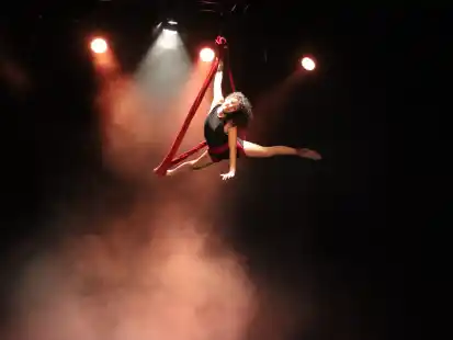 Mit dem &bdquo;Wintervariet&eacute;  gastierte die &bdquo;Neuland Kultur-Perspektiven&ldquo; im B&uuml;rgerhaus Schortens.