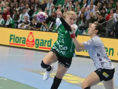 Forcé : Luisa Knippert (à gauche) d'Oldenburg tire vers le but contre Zwickau.