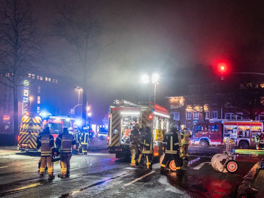 Emden Brand im ApolloTheater ehemaliges Kino in Flammen