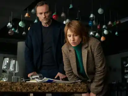 Die Hauptstadt ist in Unruhe. Susanne Bonard und Robert Karow sind auf der Suche nach einem Scharfsch&uuml;tzen.