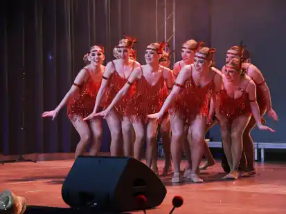 Fasching in Ganderkesee: 1. Büttenabend begeistert mit Retro-Revue und