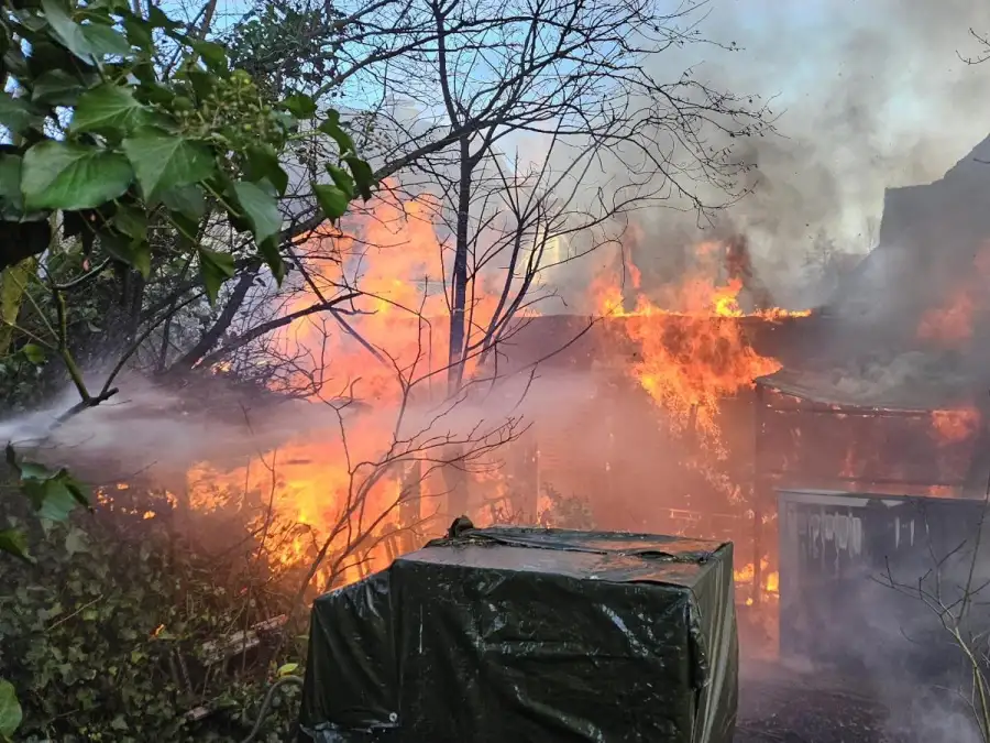 Feuer in Zetel in der Straße „Am Teich“ Polizei ermittelt Brandursache