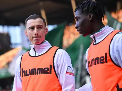 Zählten gegen Wolfsburg zum Kader der Bremer: Maik Lukowicz (links) und Karim Coulibaly