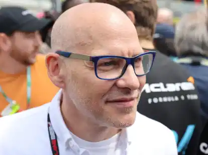 Dem ehemaligen Formel-1-Weltmeister Jacques Villeneuve passierte auf den Weg nach Australien ein Malheur.