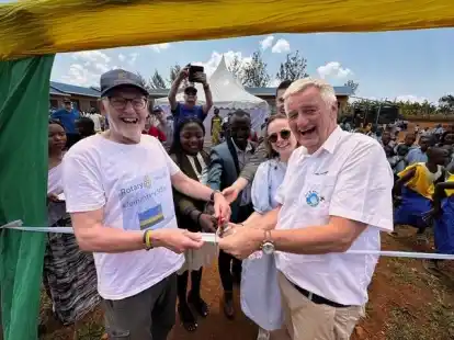Gerd Beckmann (left) and Reiner Meutsch at school entrance in Rwanda.
