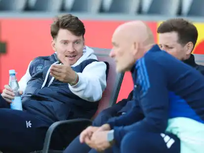 Geben bei Kickers Emden die Richtung vor: Kaderplaner Henning Rießelmann (links) und Trainer Stefan Emmerling