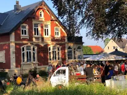 Der &bdquo;Schnack im Park&ldquo; ist zu einem beliebten After-Work-Treffpunkt geworden &ndash; vor allem f&uuml;r Jeveraner.
